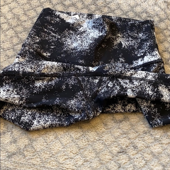 Lululemon women’s leggings, size 4, like new - Picture 5 of 7